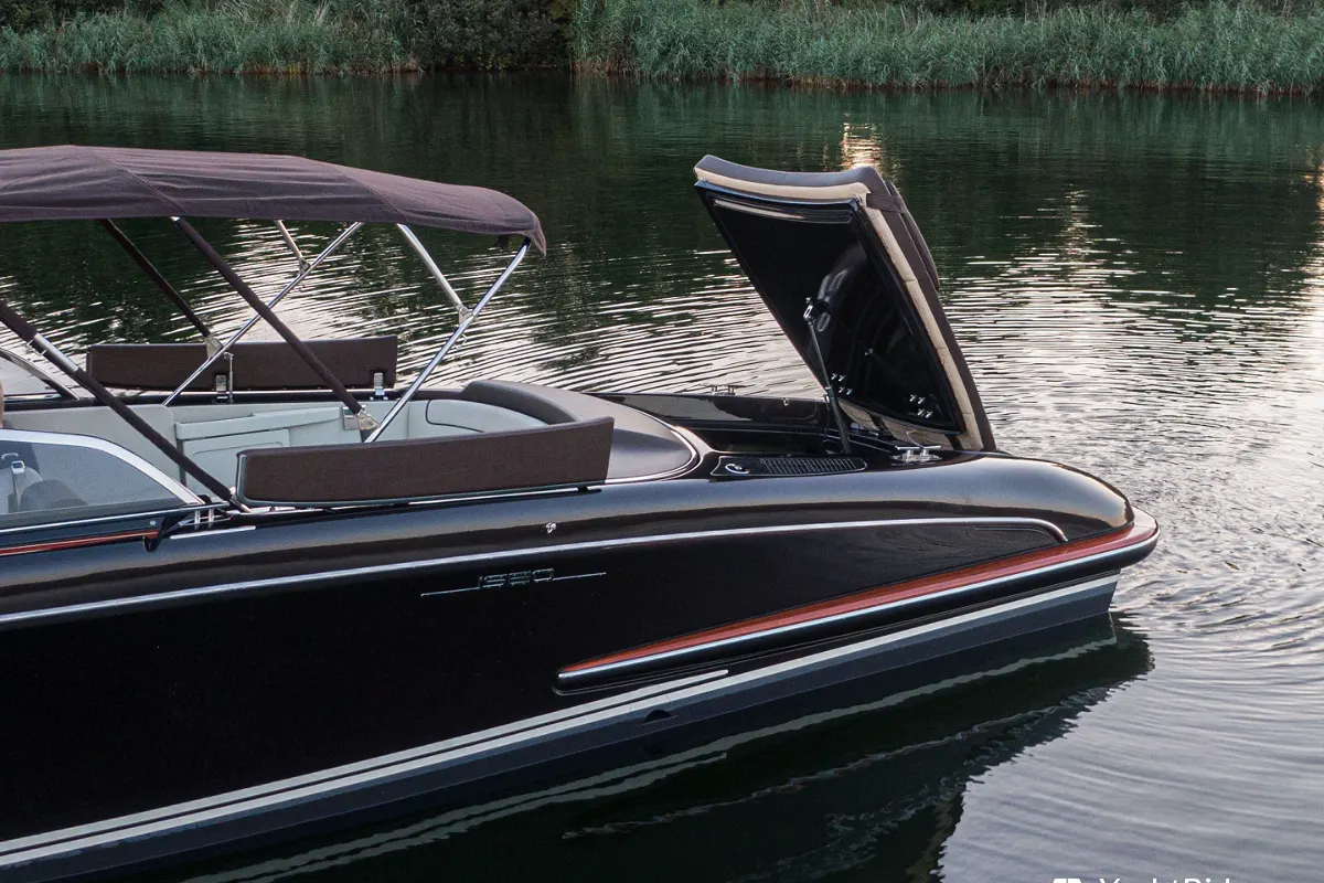 Riva Iseo 27 + Yanmar V8 320HP 27