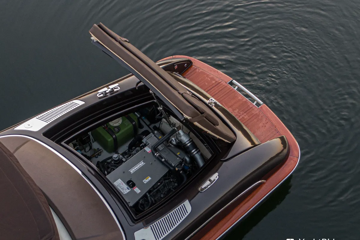 Riva Iseo 27 + Yanmar V8 320HP 28