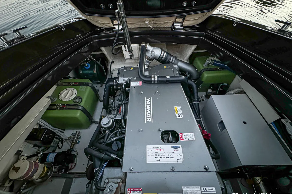 Riva Iseo 27 + Yanmar V8 320HP 29