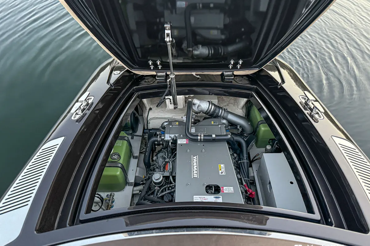 Riva Iseo 27 + Yanmar V8 320HP 30