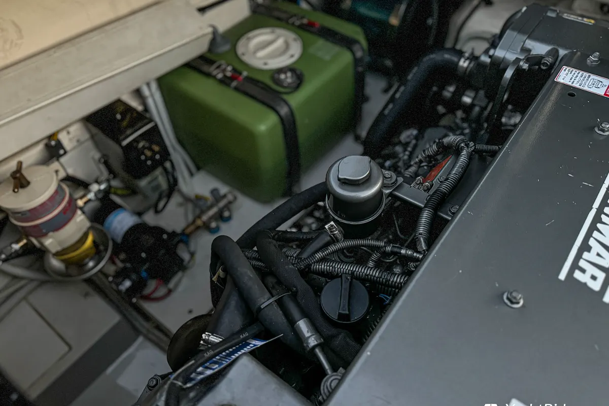 Riva Iseo 27 + Yanmar V8 320HP 31