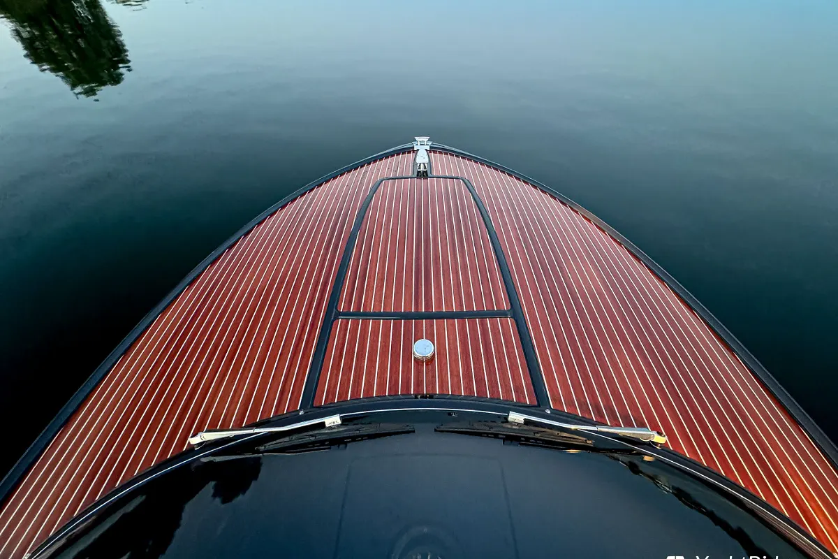 Riva Iseo 27 + Yanmar V8 320HP 33