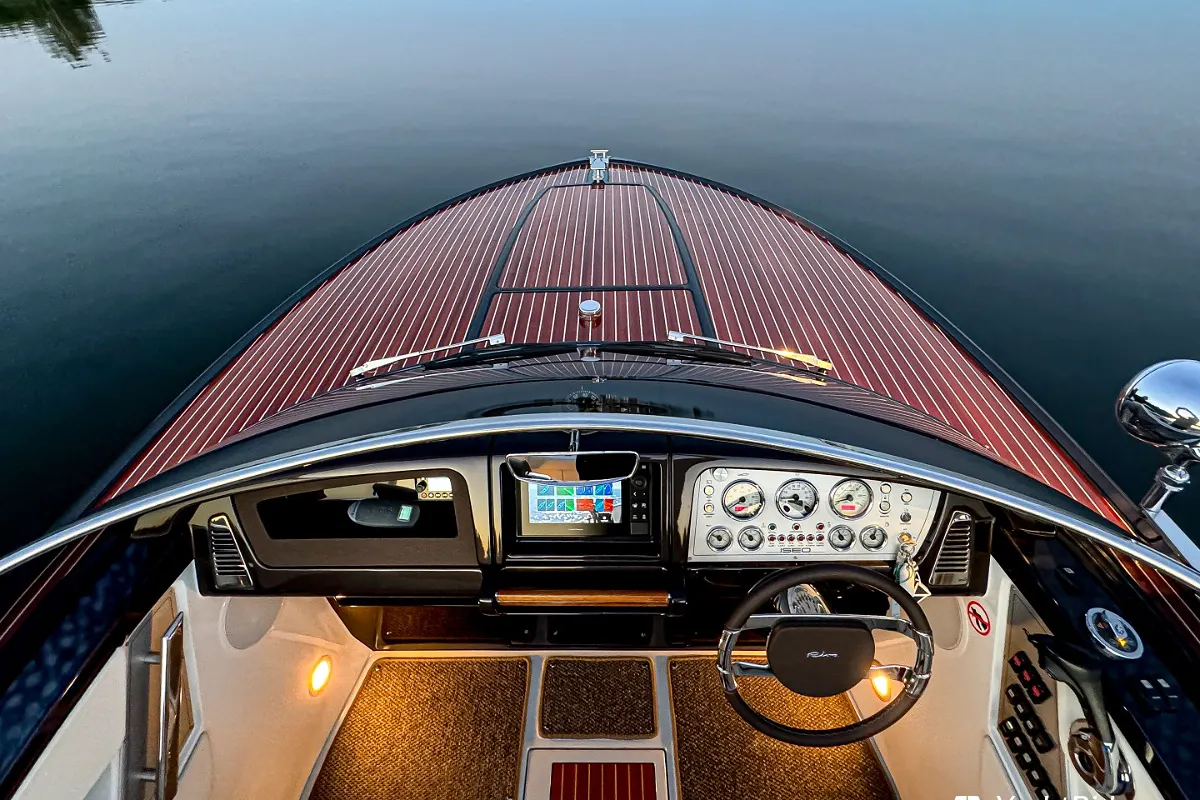 Riva Iseo 27 + Yanmar V8 320HP 34
