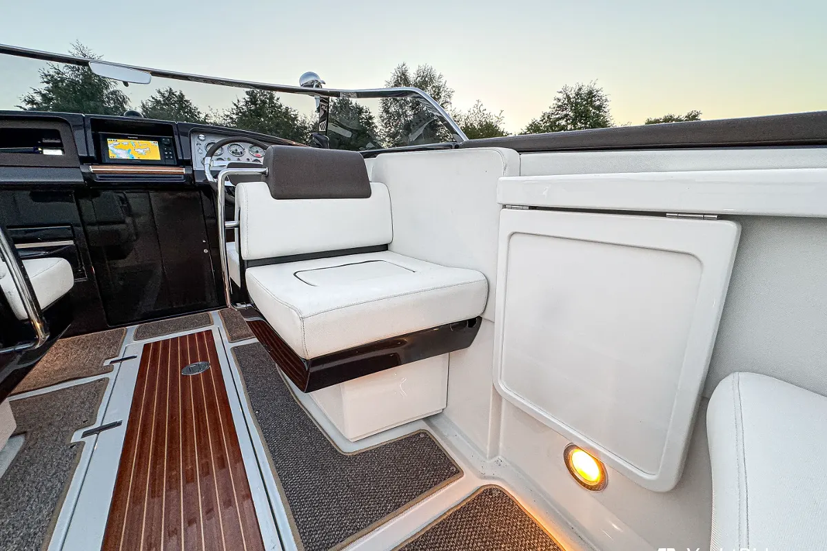 Riva Iseo 27 + Yanmar V8 320HP 43