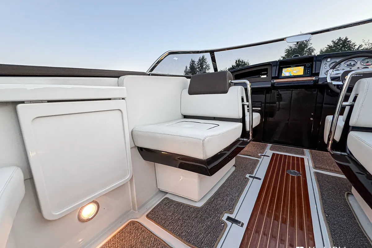 Riva Iseo 27 + Yanmar V8 320HP 44