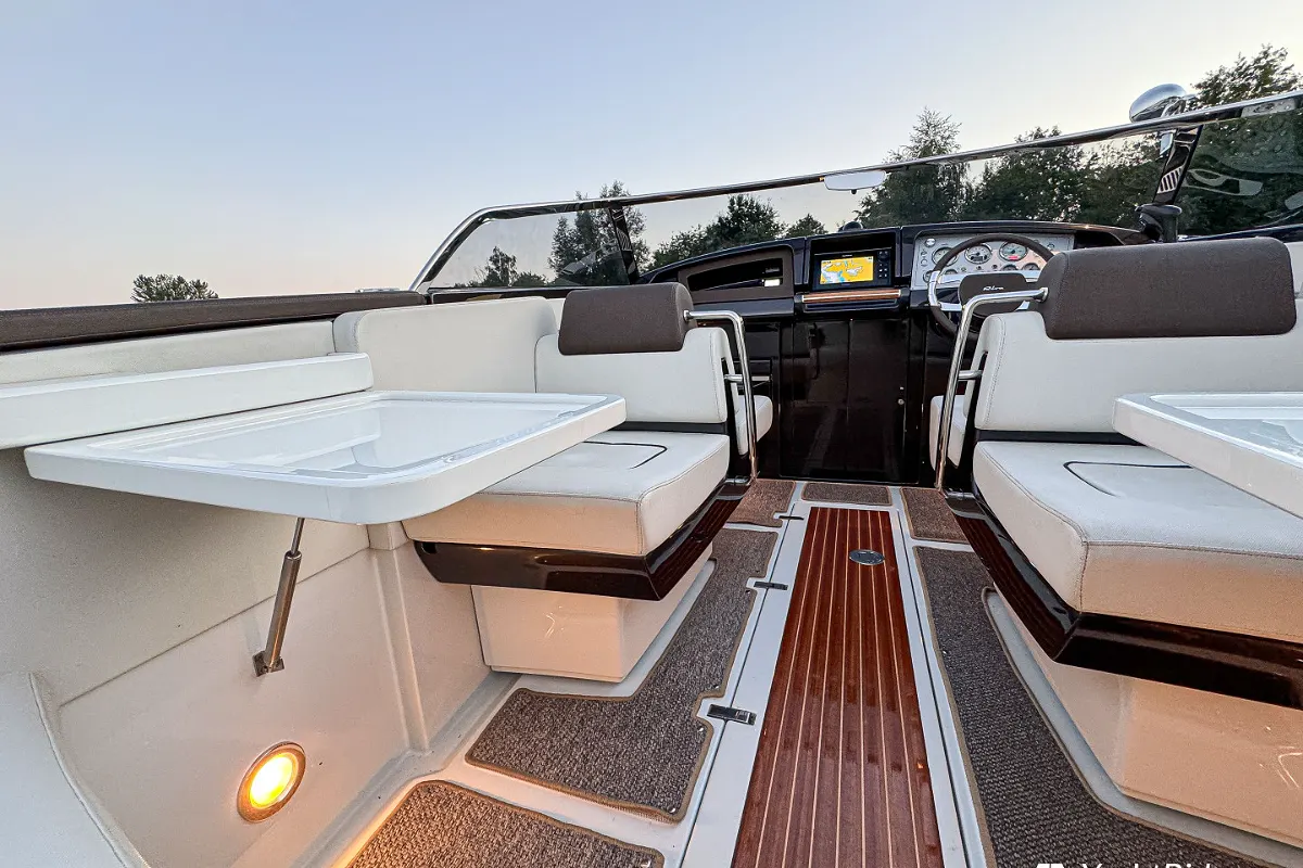 Riva Iseo 27 + Yanmar V8 320HP 45