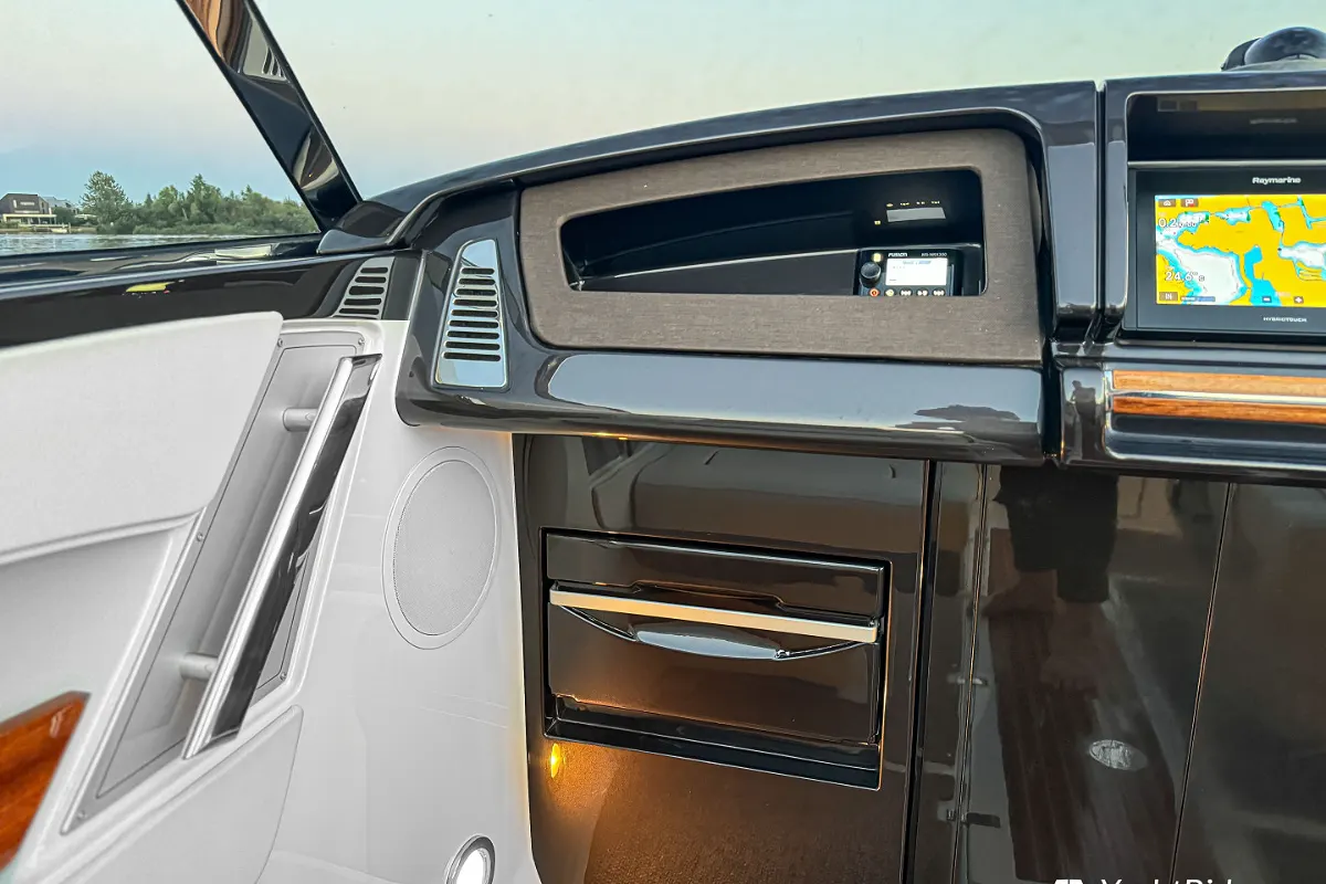 Riva Iseo 27 + Yanmar V8 320HP 47