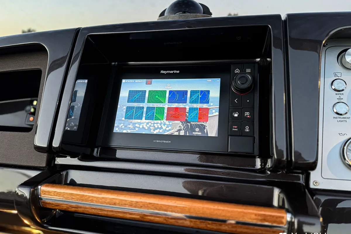 Riva Iseo 27 + Yanmar V8 320HP 50
