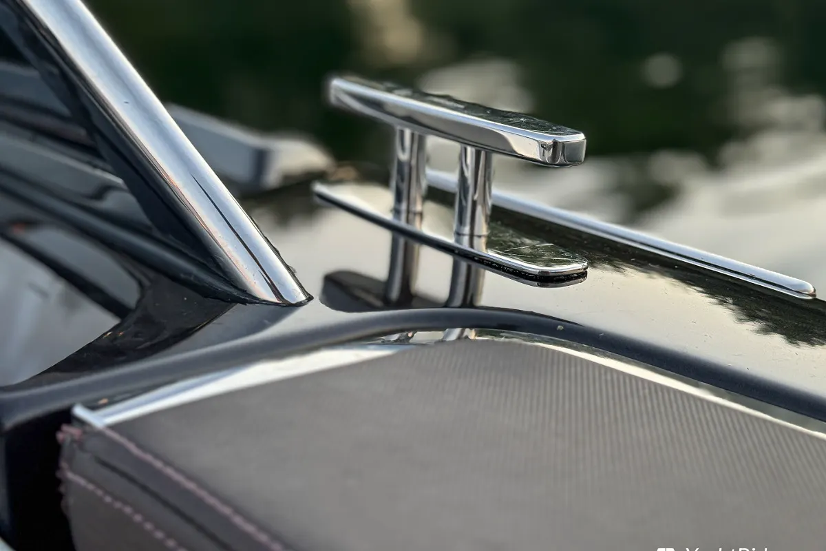 Riva Iseo 27 + Yanmar V8 320HP 53