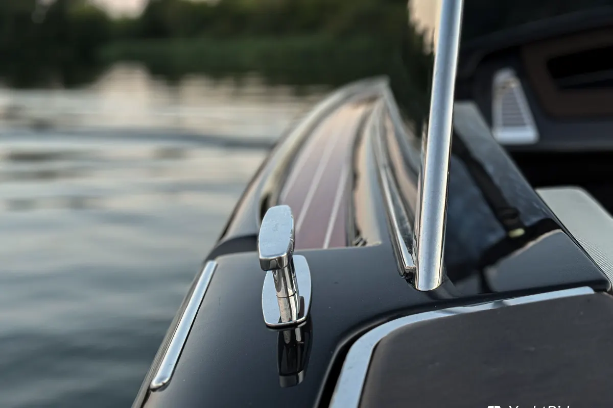 Riva Iseo 27 + Yanmar V8 320HP 55