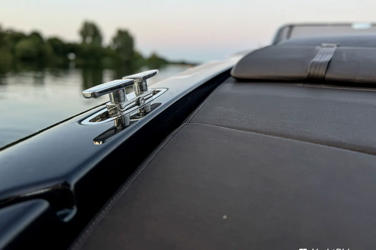 Riva Iseo 27 + Yanmar V8 320HP 57