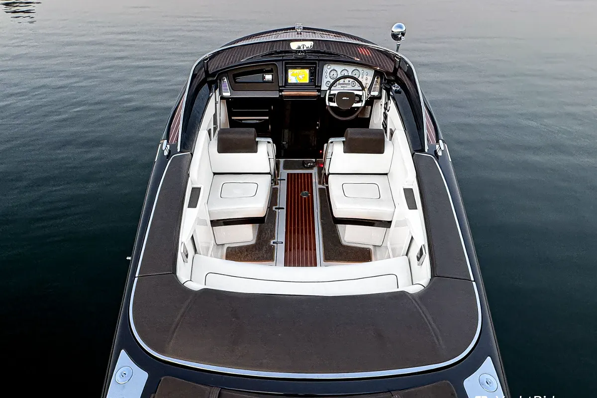 Riva Iseo 27 + Yanmar V8 320HP 59