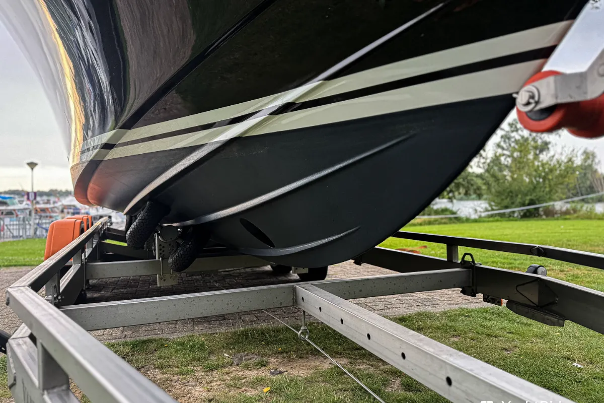 Riva Iseo 27 + Yanmar V8 320HP 60