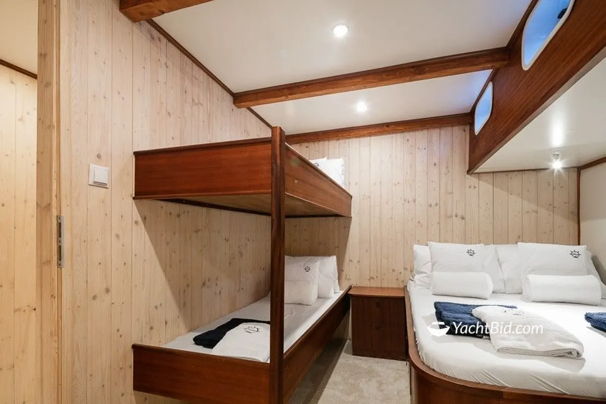 Custom Built - MY ''Tramp'' 48