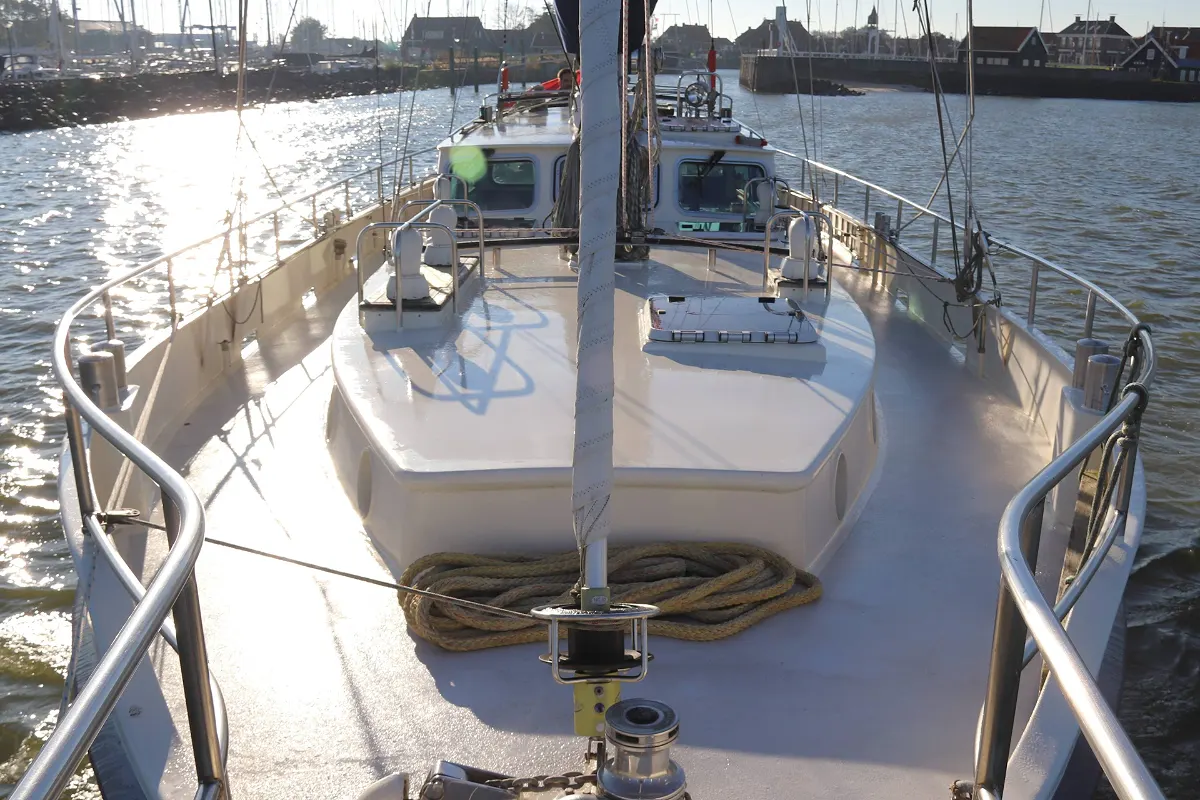 Colin Archer Bronsveen 1500 Deck Saloon 37