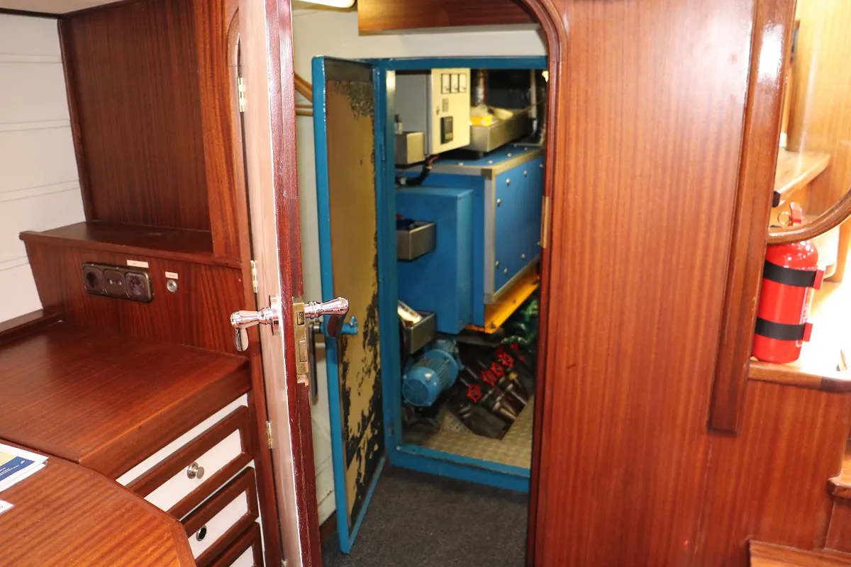 Colin Archer Bronsveen 1500 Deck Saloon 78