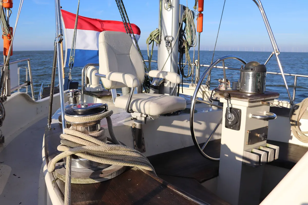 Colin Archer Bronsveen 1500 Deck Saloon 35