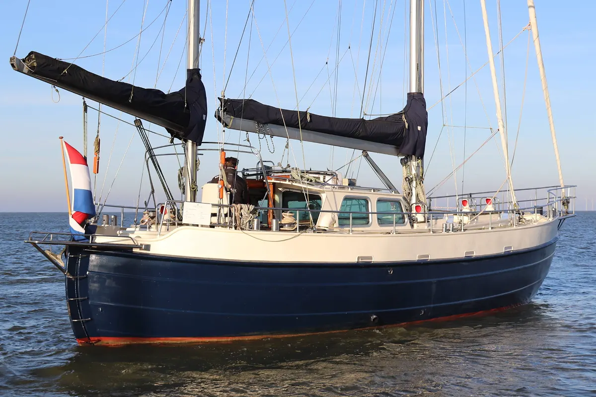 Colin Archer Bronsveen 1500 Deck Saloon 25