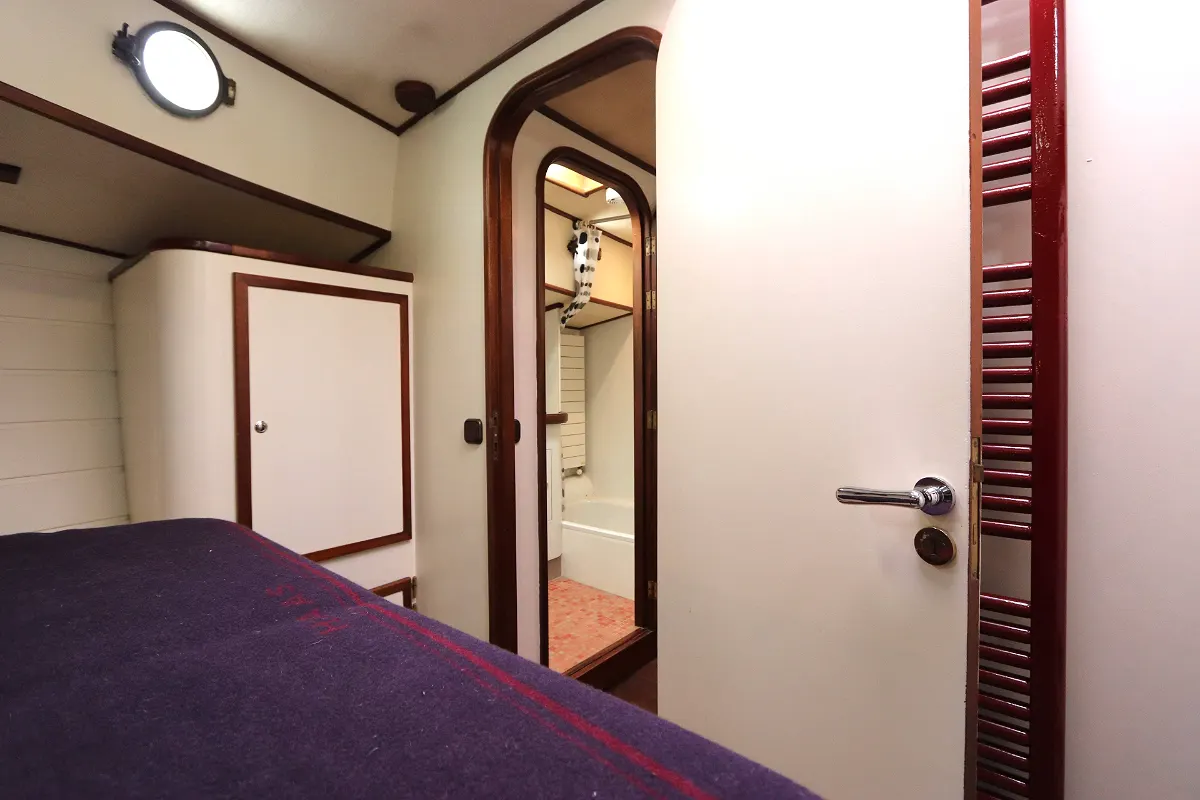 Colin Archer Bronsveen 1500 Deck Saloon 64