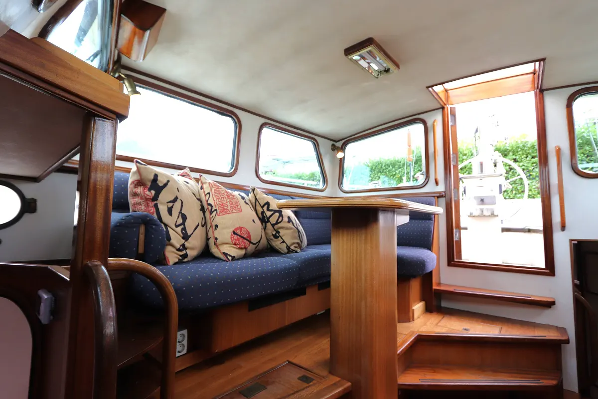 Colin Archer Bronsveen 1500 Deck Saloon 70