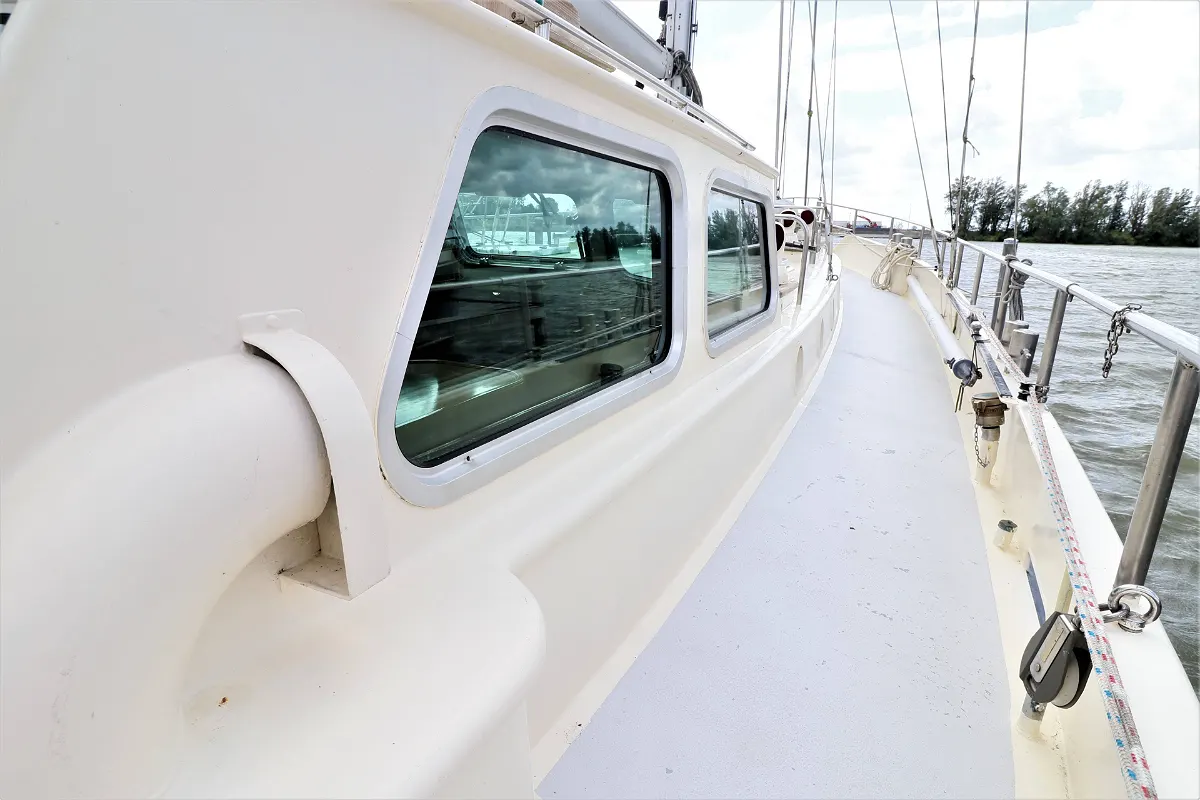 Colin Archer Bronsveen 1500 Deck Saloon 13