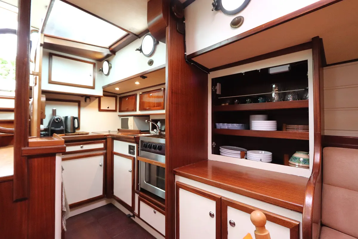 Colin Archer Bronsveen 1500 Deck Saloon 68
