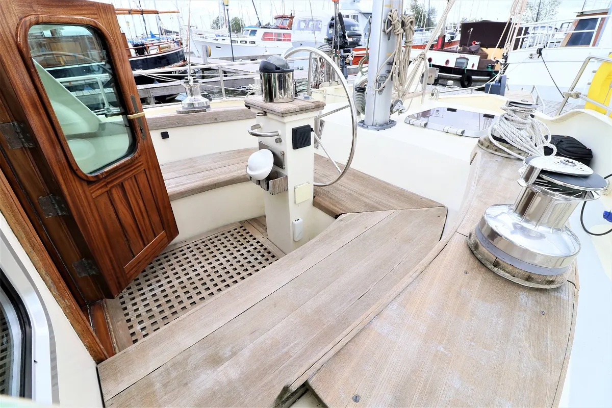 Colin Archer Bronsveen 1500 Deck Saloon 21
