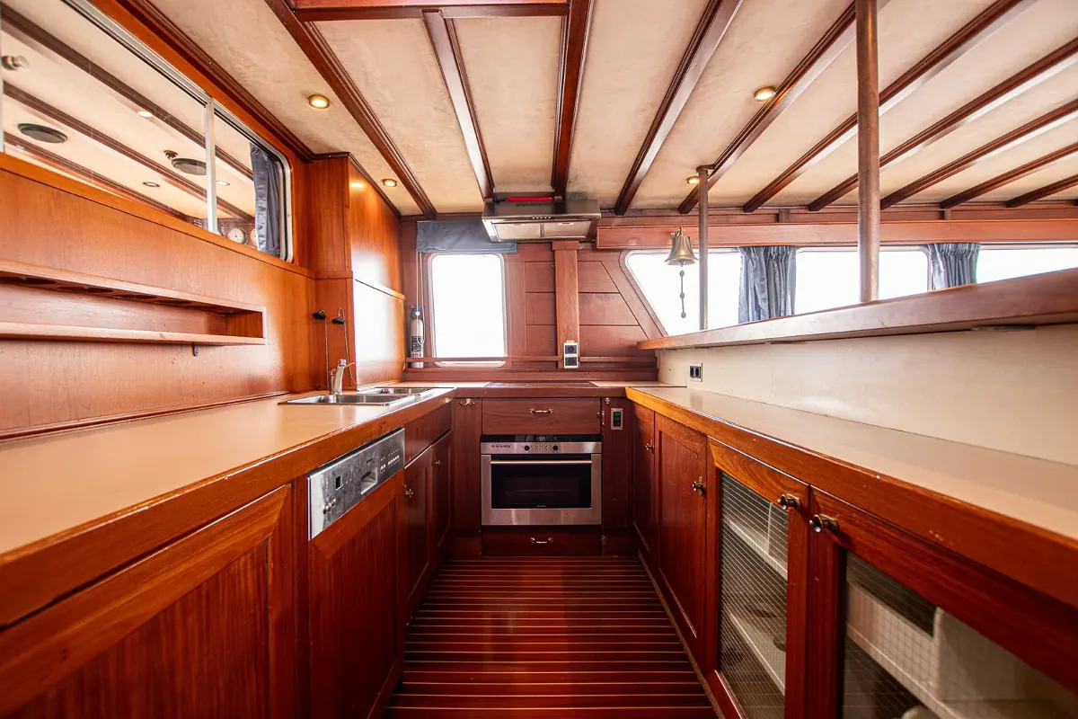 Custom Ex-MTB Motoryacht 24M 6