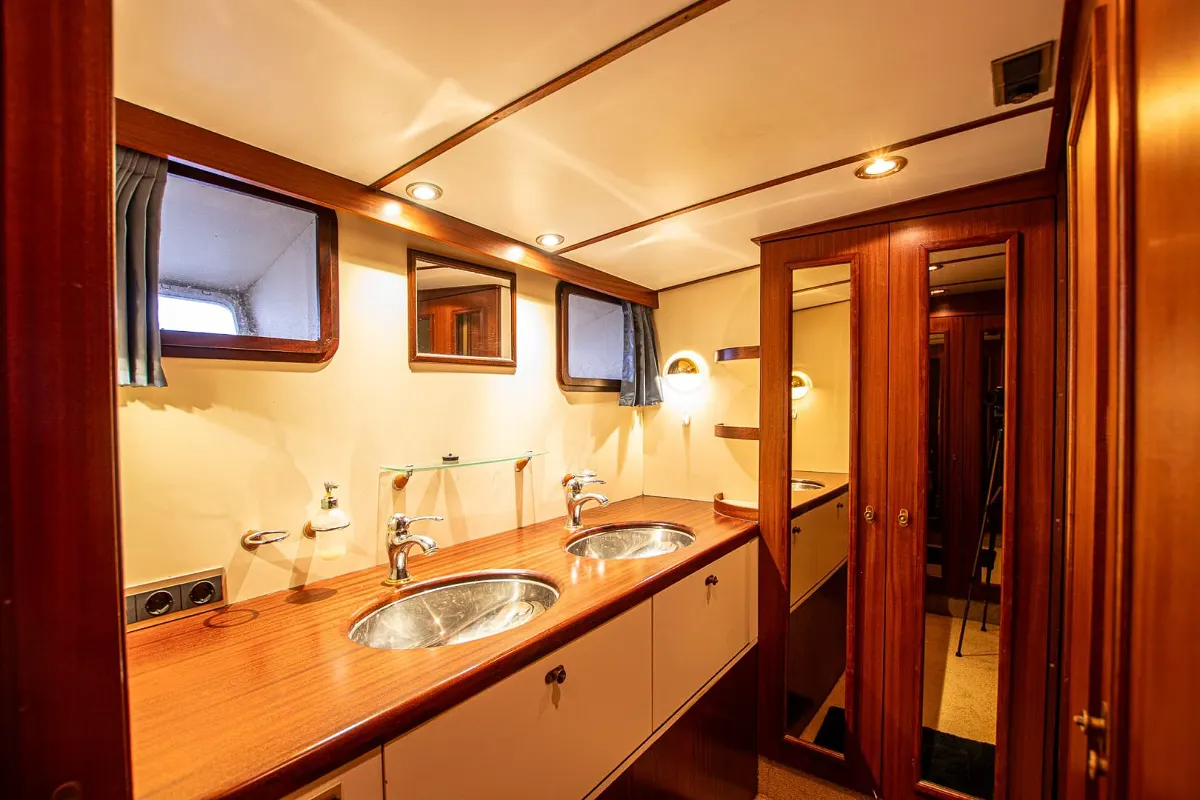 Custom Ex-MTB Motoryacht 24M 108