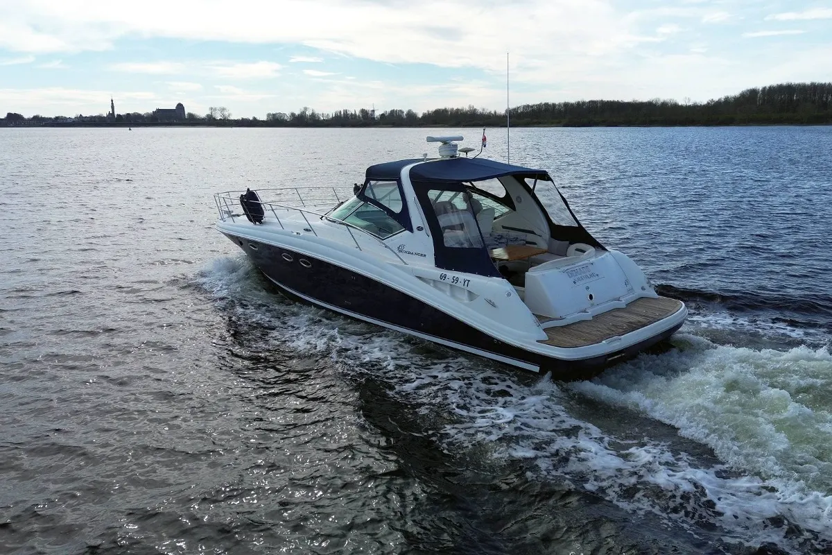 Sea Ray 455 Sundancer 8