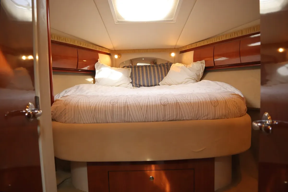 Sea Ray 455 Sundancer 9