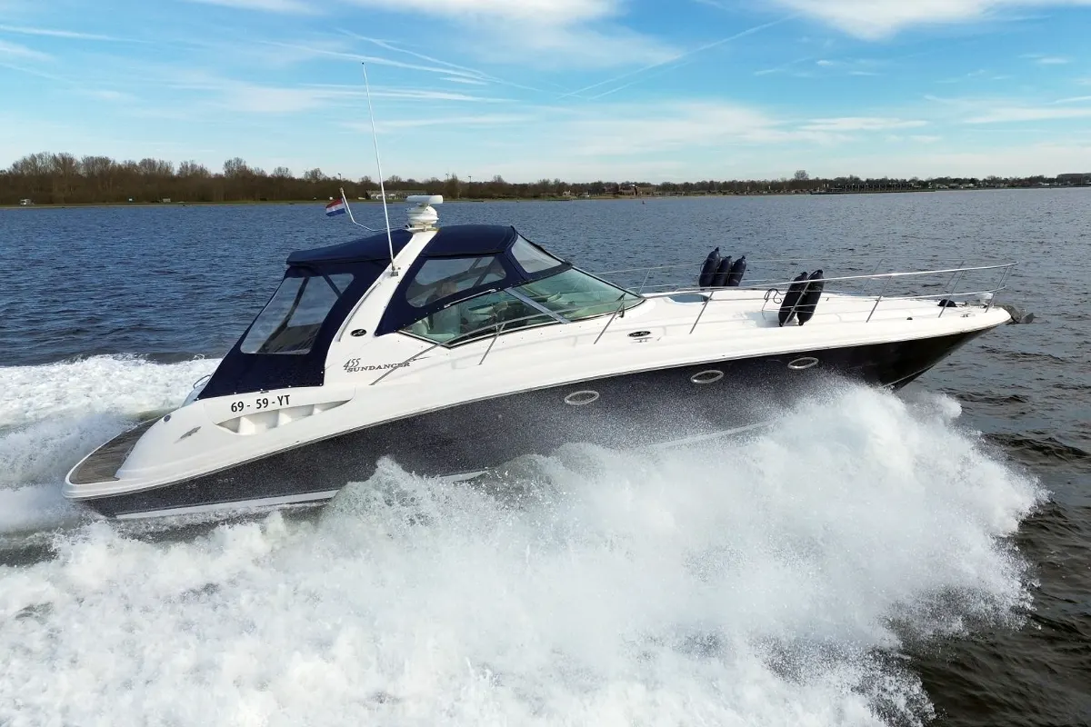 Sea Ray 455 Sundancer 10