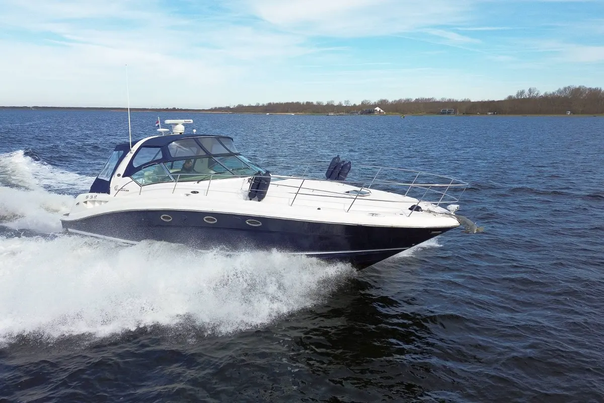 Sea Ray 455 Sundancer 11