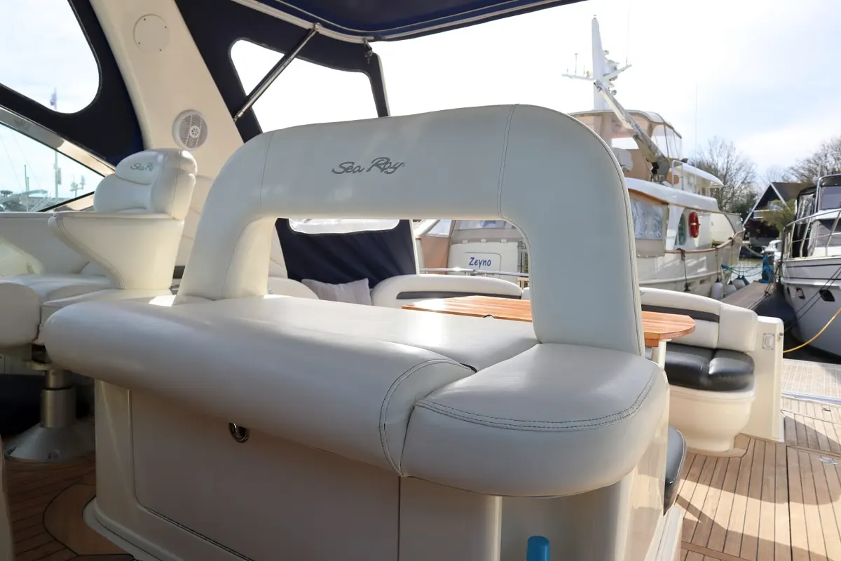 Sea Ray 455 Sundancer 14