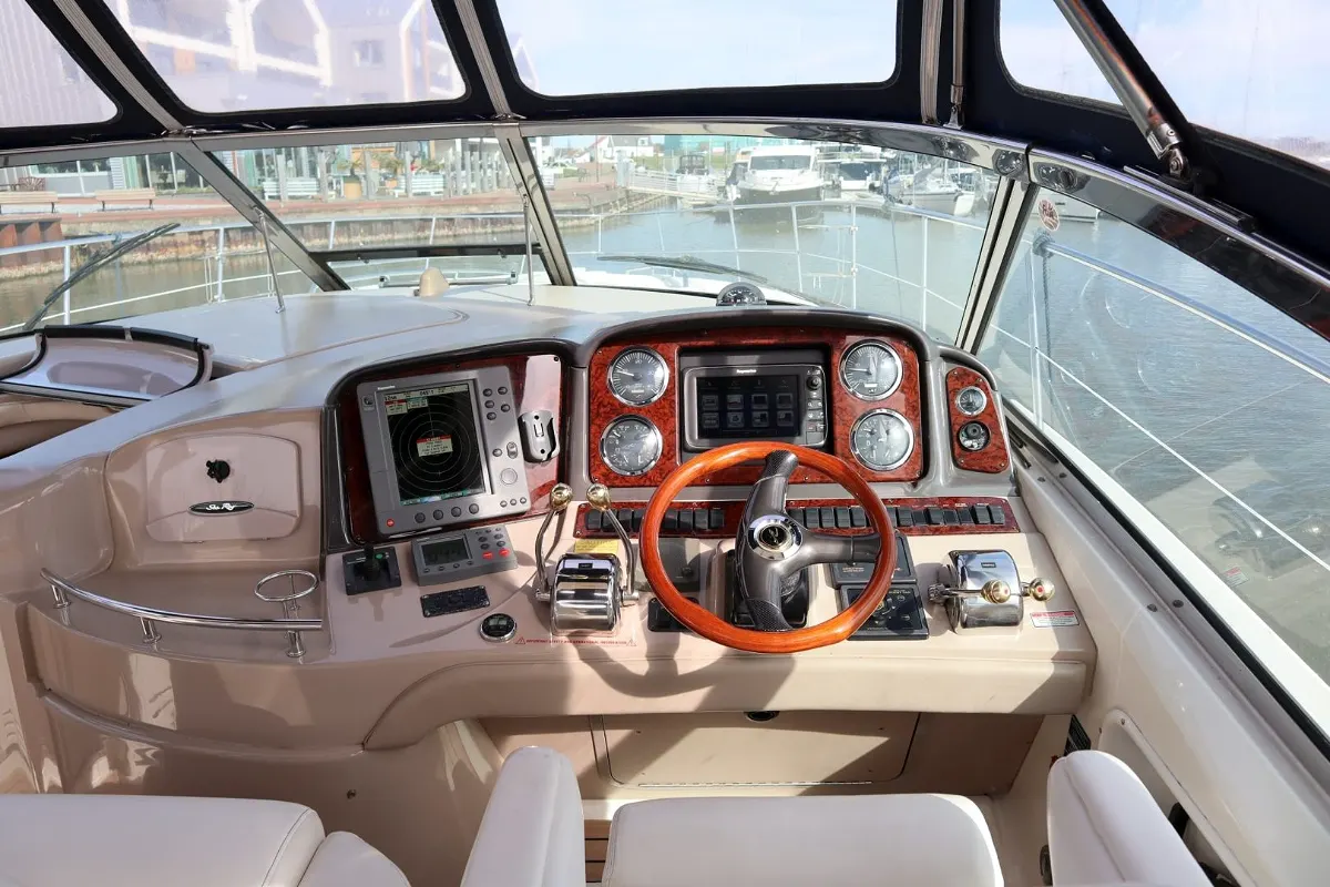 Sea Ray 455 Sundancer 16