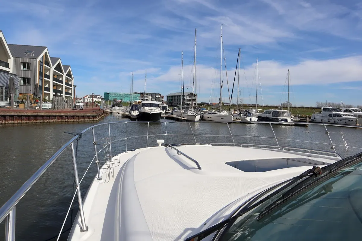 Sea Ray 455 Sundancer 18