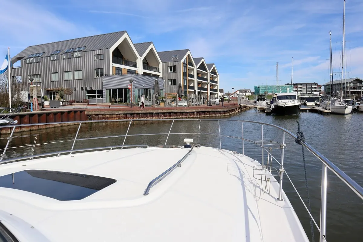Sea Ray 455 Sundancer 21