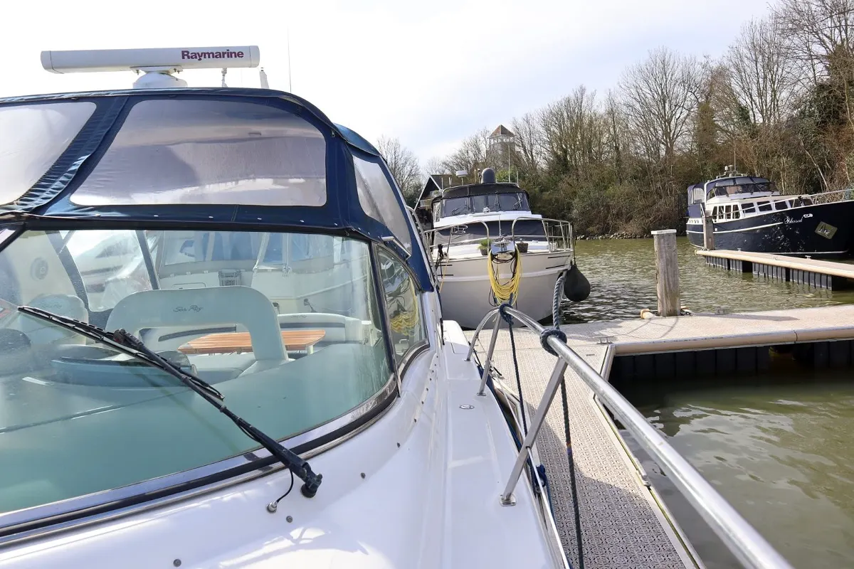 Sea Ray 455 Sundancer 22