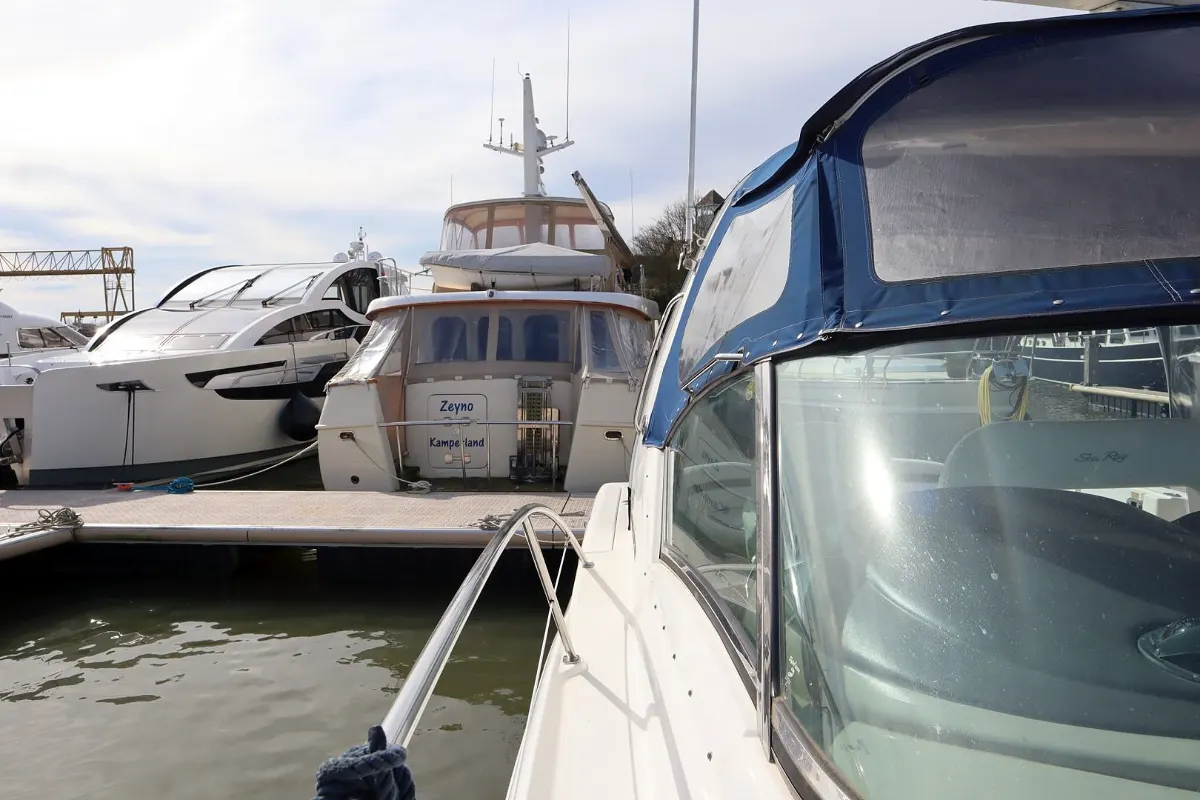 Sea Ray 455 Sundancer 23