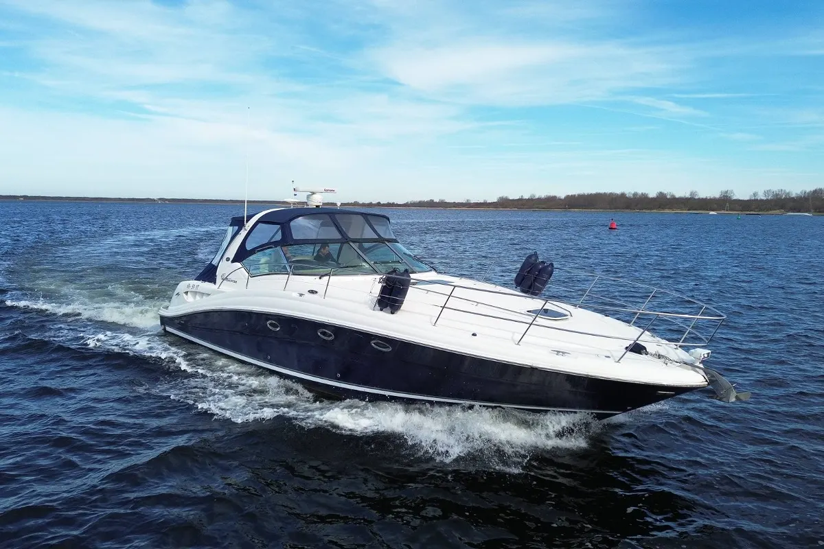 Sea Ray 455 Sundancer 26