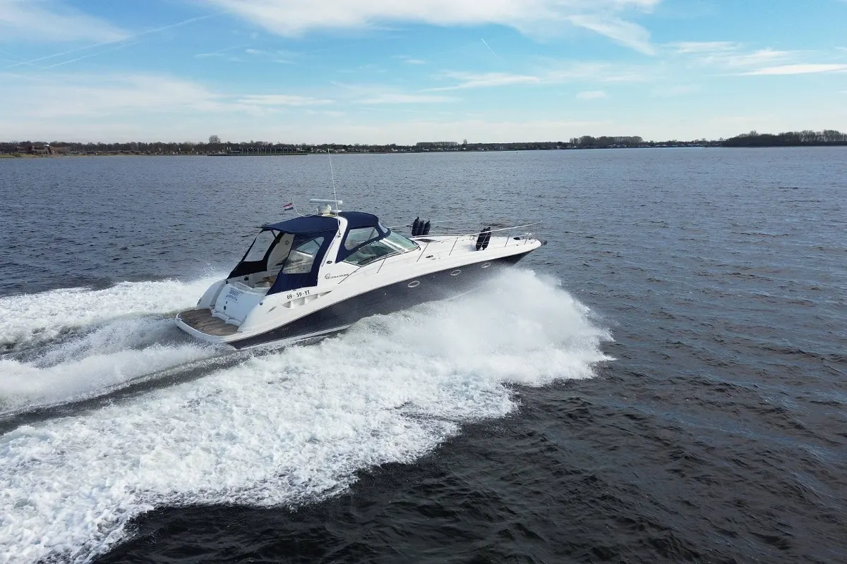 Sea Ray 455 Sundancer 27