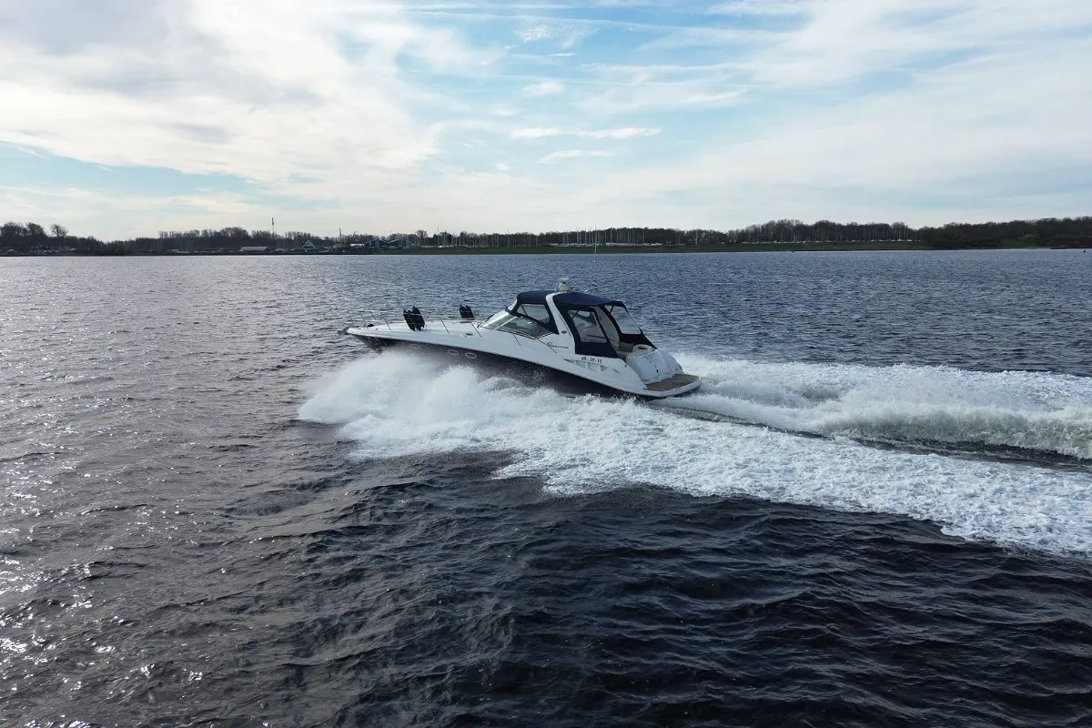 Sea Ray 455 Sundancer 29