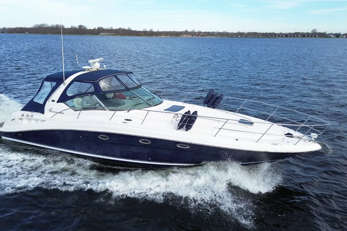 Sea Ray 455 Sundancer 33