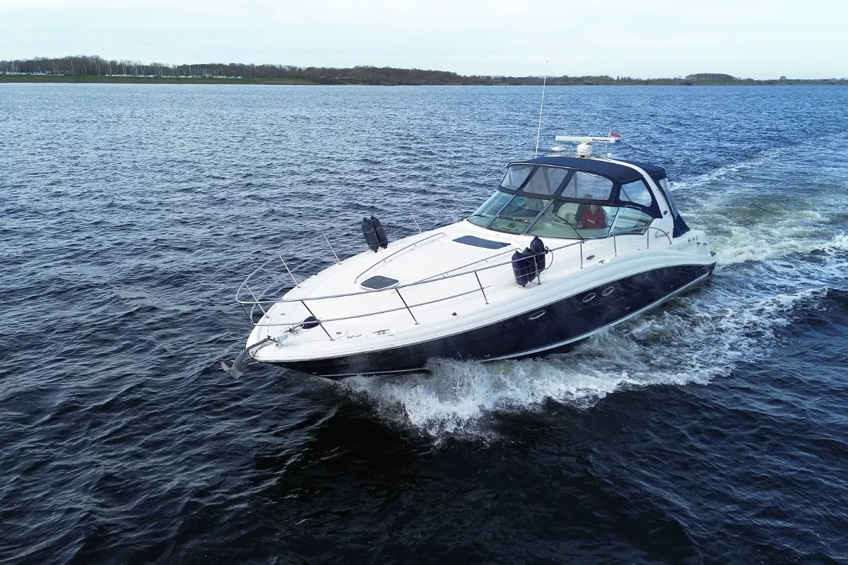 Sea Ray 455 Sundancer 35