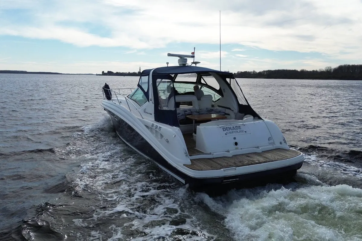 Sea Ray 455 Sundancer 37