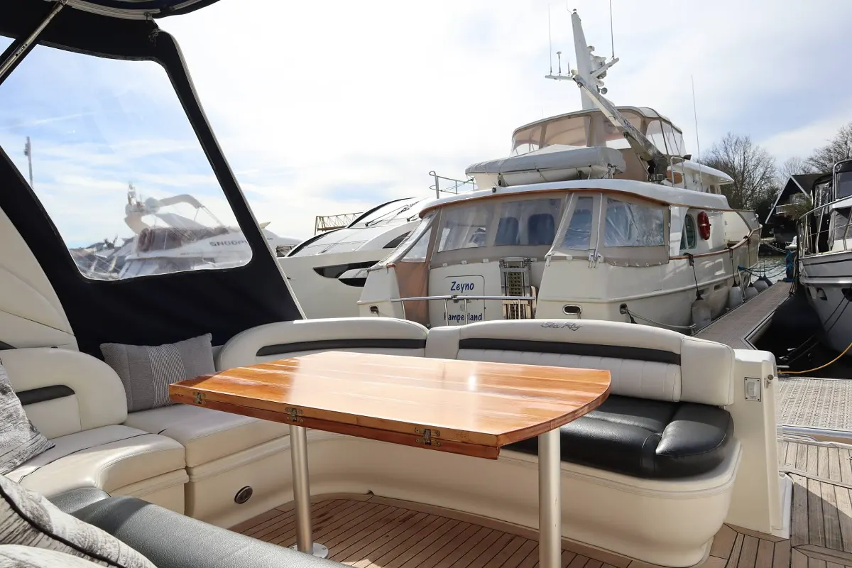Sea Ray 455 Sundancer 57
