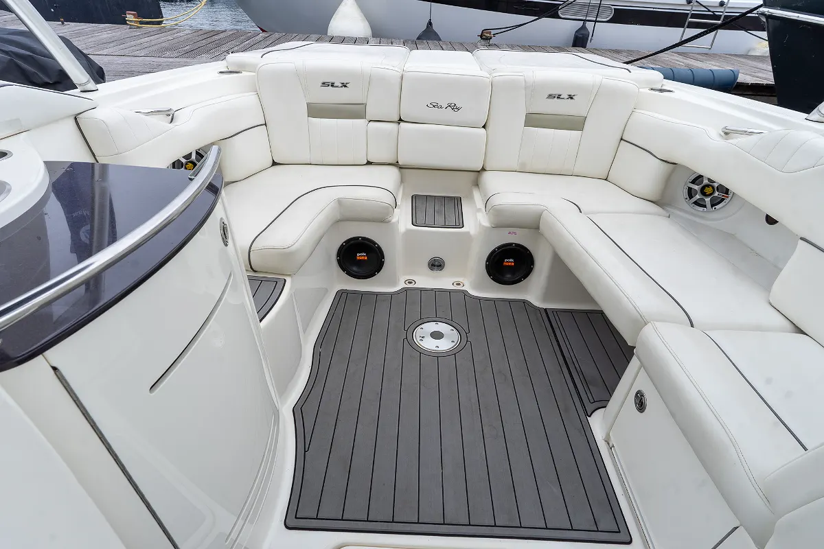 Sea Ray 270 SLX 12