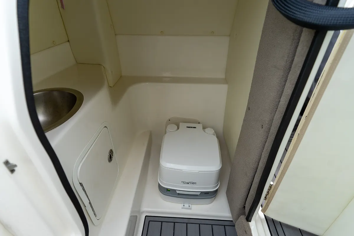 Sea Ray 270 SLX 20
