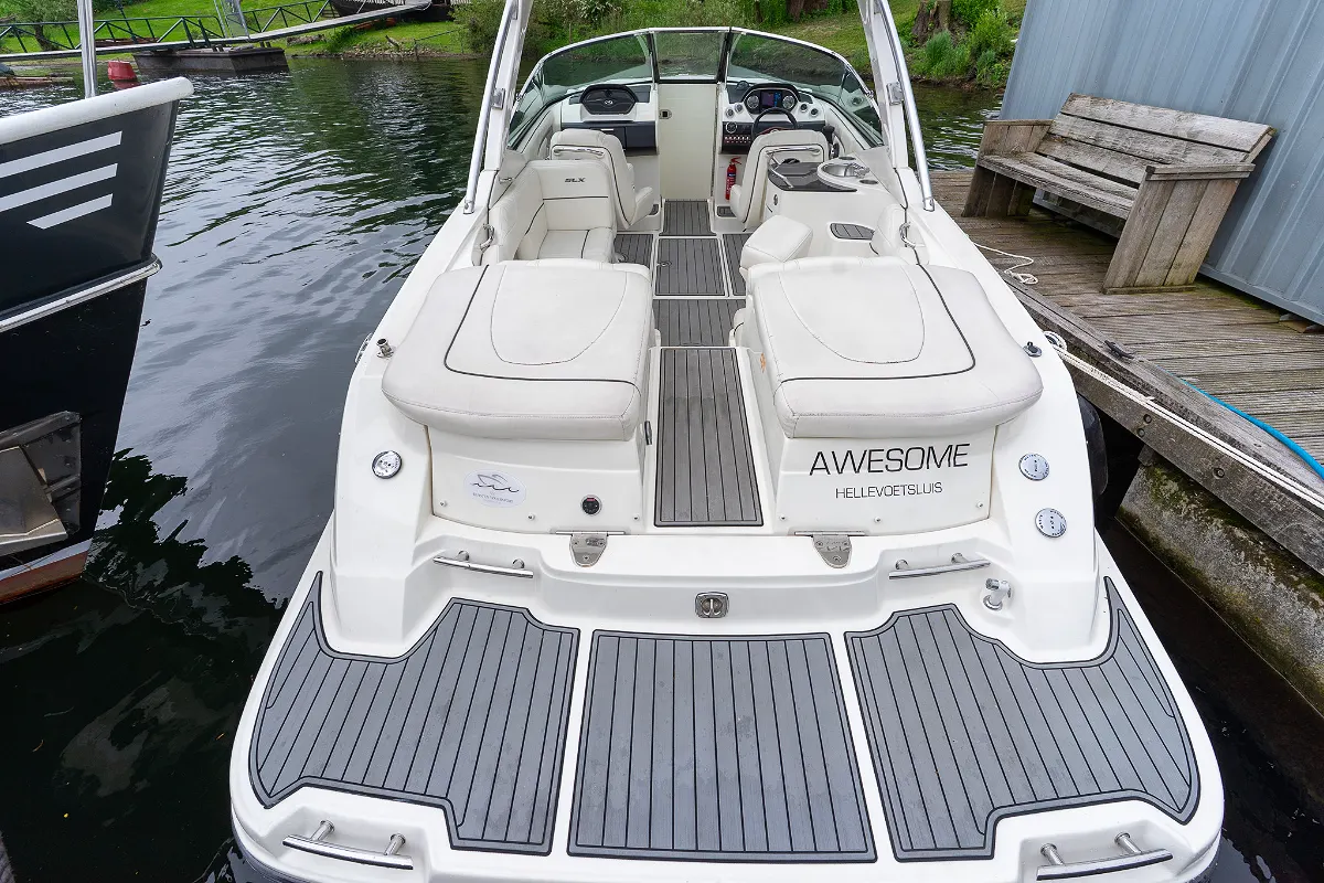 Sea Ray 270 SLX 16