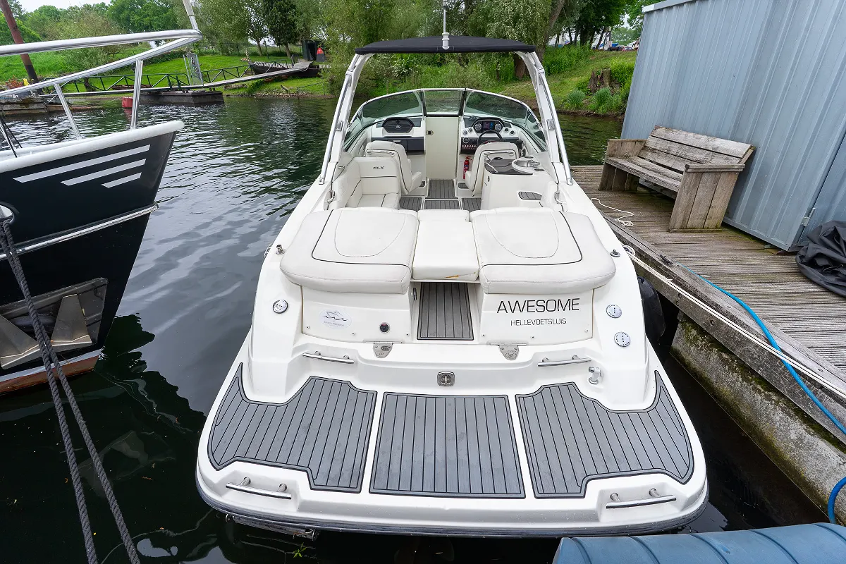 Sea Ray 270 SLX 15